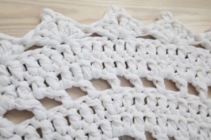 white round doily rug