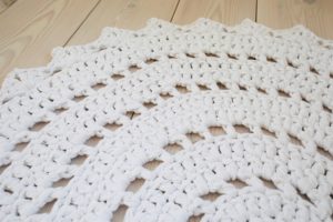 white round doily rug