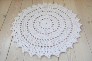 white round doily rug
