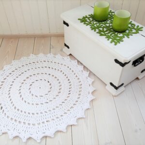 white round doily rug